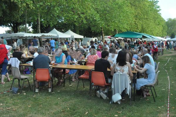 sortie à NIEUIL L ESPOIR, Vienne. REPAS DE PRODUCTEURS FERMIERS DE LA FOIRE À LA LAI Sortir à NIEUIL L ESPOIR(Vienne). NIEUIL L ESPOIR.