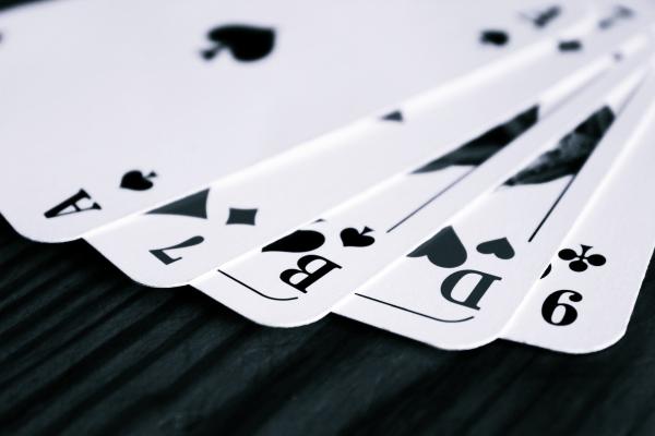 sortie à AIX EN PROVENCE, Bouches du Rhône. SOIRÉE JEUX DE SOCIÉTÉ / TABLES DE TAROT ET CONTRÉ Sortir à AIX EN PROVENCE(Bouches du Rhône). AIX EN PROVENCE.