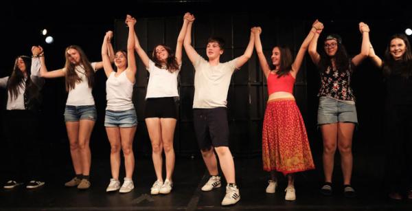 sortie à BOURG LES VALENCE, Drôme. COURS D'ESSAI ATELIER THÉÂTRE ADO 12/14 ANS Sortir à BOURG LES VALENCE(Drôme). BOURG LES VALENCE.