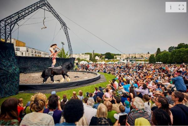 sortie à LE SAINT, Morbihan. SPECTACLE ÉQUESTRE "AMZER - MÉTAMORPHOSES" Sortir à LE SAINT(Morbihan). LE SAINT.