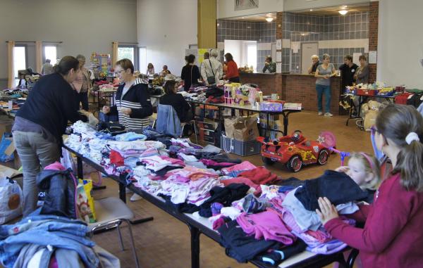 sortie à COGNAT LYONNE, Allier. BOURSE AUX JOUETS ET AUX VETEMENTS Sortir à COGNAT LYONNE(Allier). COGNAT LYONNE.