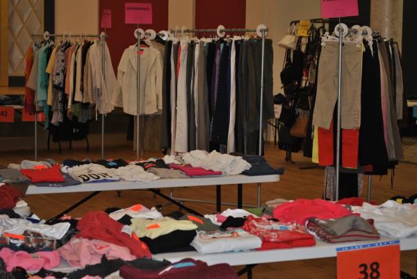 sortie à LUCON, Vendée. BOURSE AUX VÊTEMENTS ADULTES ET ADOS TOUTES SAISON Sortir à LUCON(Vendée). LUCON.