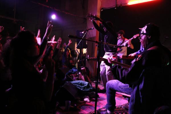 sortie à MARSEILLE, Bouches du Rhône. BEGUE FALL - AFRO / REGGAE / MUSIQUE DU MONDE Sortir à MARSEILLE(Bouches du Rhône). MARSEILLE.