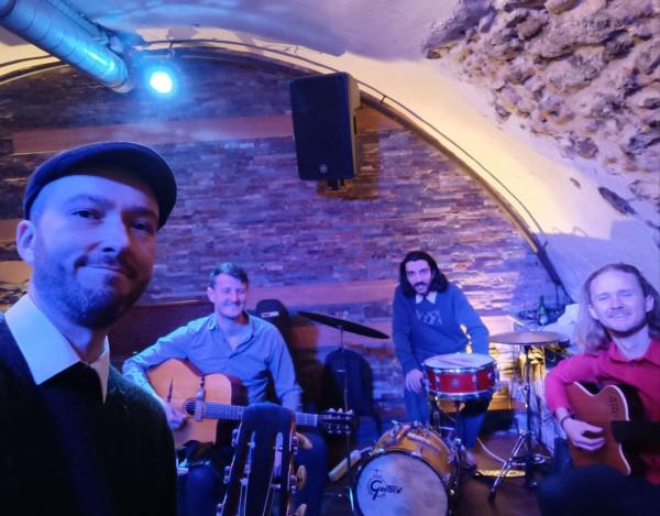 sortie à MARSEILLE, Bouches du Rhône. THE MASSALIA HOT RASCALS - JAZZ MANOUCHE Sortir à MARSEILLE(Bouches du Rhône). MARSEILLE.