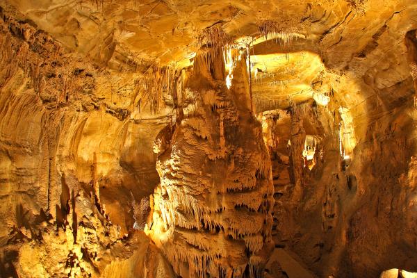 sortie à SOYONS, Ardèche. VISITES GUIDÉES DES GROTTES Sortir à SOYONS(Ardèche). SOYONS.