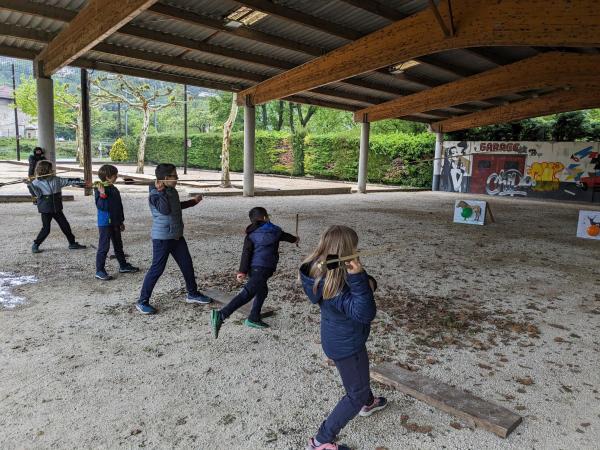 sortie à SOYONS, Ardèche. ATELIER "CHASSE PRÉHISTORIQUE" Sortir à SOYONS(Ardèche). SOYONS.