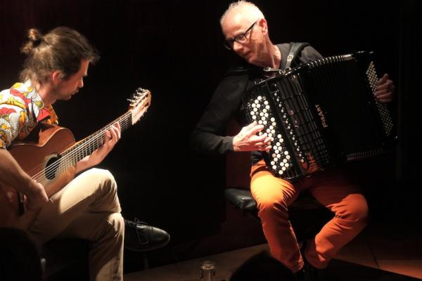 sortie à GRENOBLE, Isère. JEITINHO : DUO GUITARE ACCORDÉON Sortir à GRENOBLE(Isère). GRENOBLE.