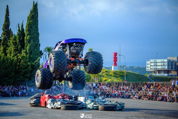 sortie à NICE, Alpes Maritimes. MONSTER TRUCKS & CASCADES À NICE – DANGLADE SHOW H Sortir à NICE(Alpes Maritimes). NICE.