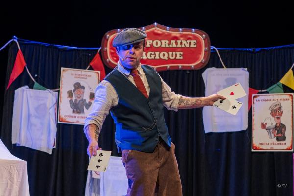 sortie à NOUAILLE MAUPERTUIS, Vienne. MAURICE DOUDA, LE MAGICIEN DE LA FÊTE FORAINE Sortir à NOUAILLE MAUPERTUIS(Vienne). NOUAILLE MAUPERTUIS.